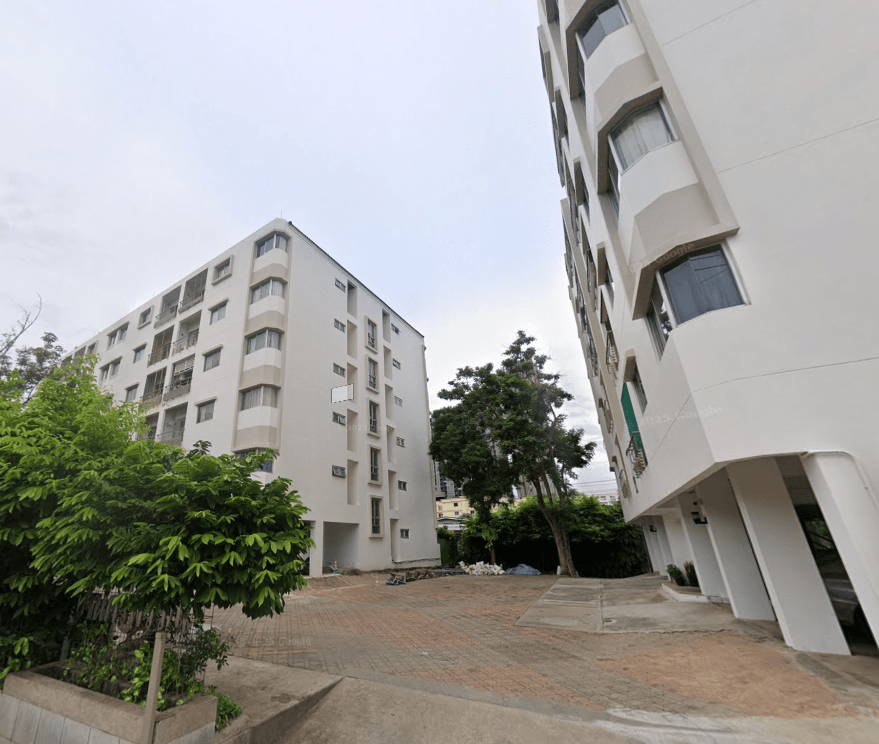 Baan Sriphan Sukhumvit - Bangkok condo exterior and facilities