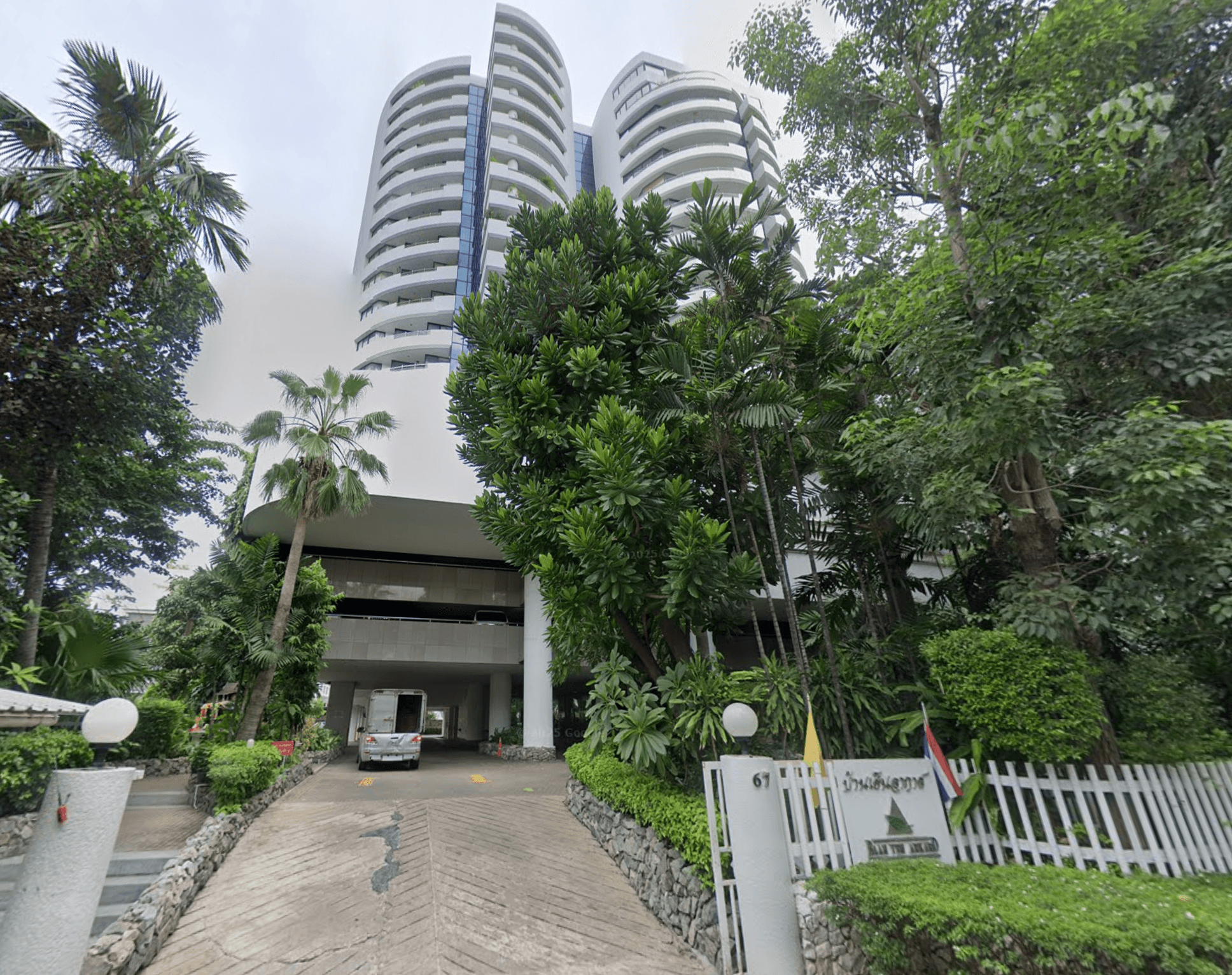 Baan Yen Akard - Bangkok condo exterior and facilities
