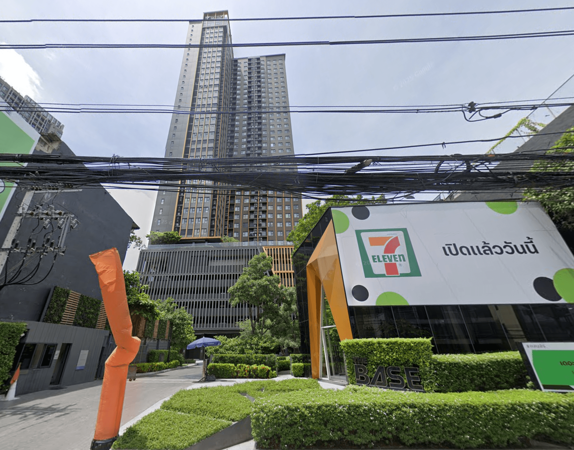 The Base Phetchaburi Thonglor - Bangkok condo exterior and facilities