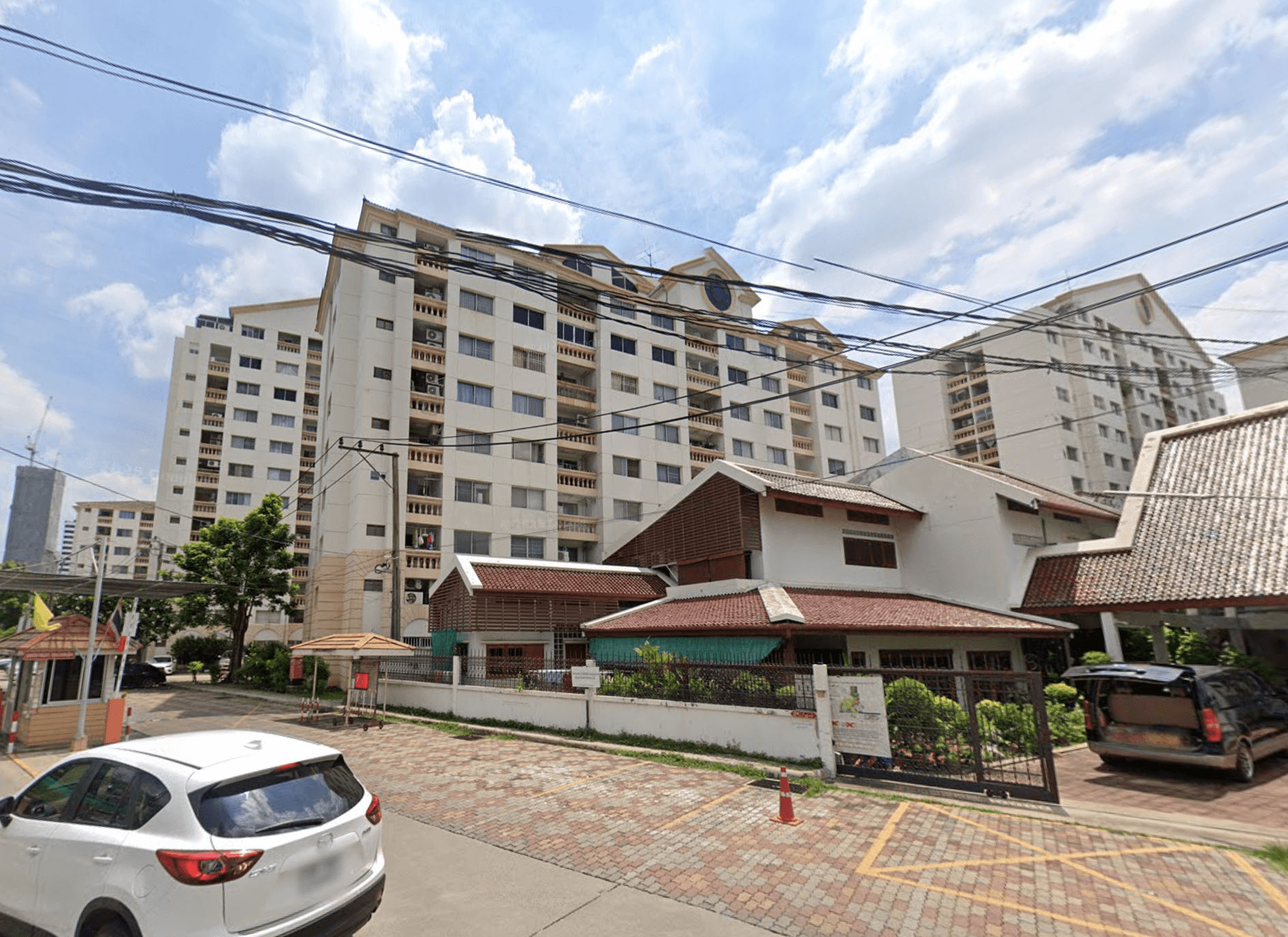 Century Park Condominium - Bangkok condo exterior and facilities