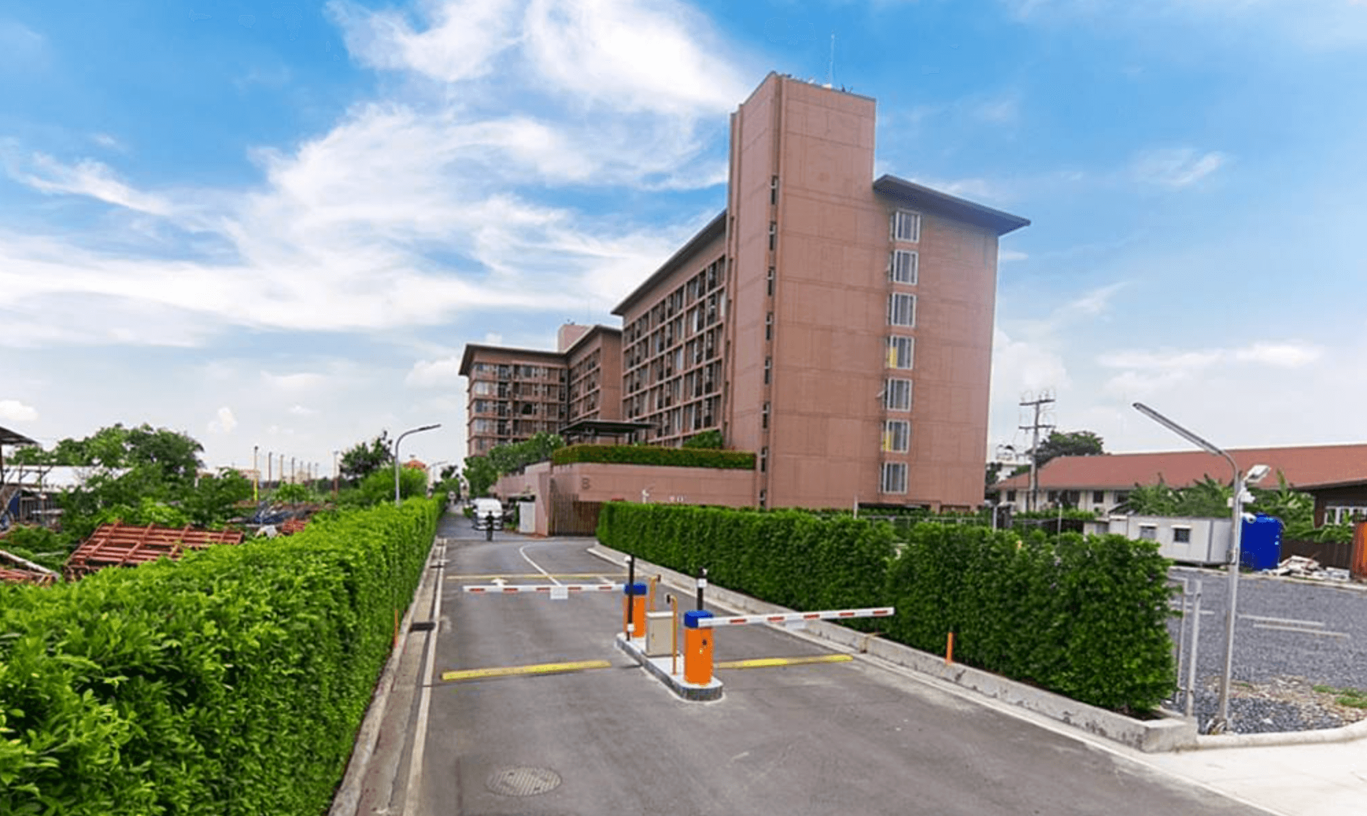 Fah Dome Condominium - Bangkok condo exterior and facilities