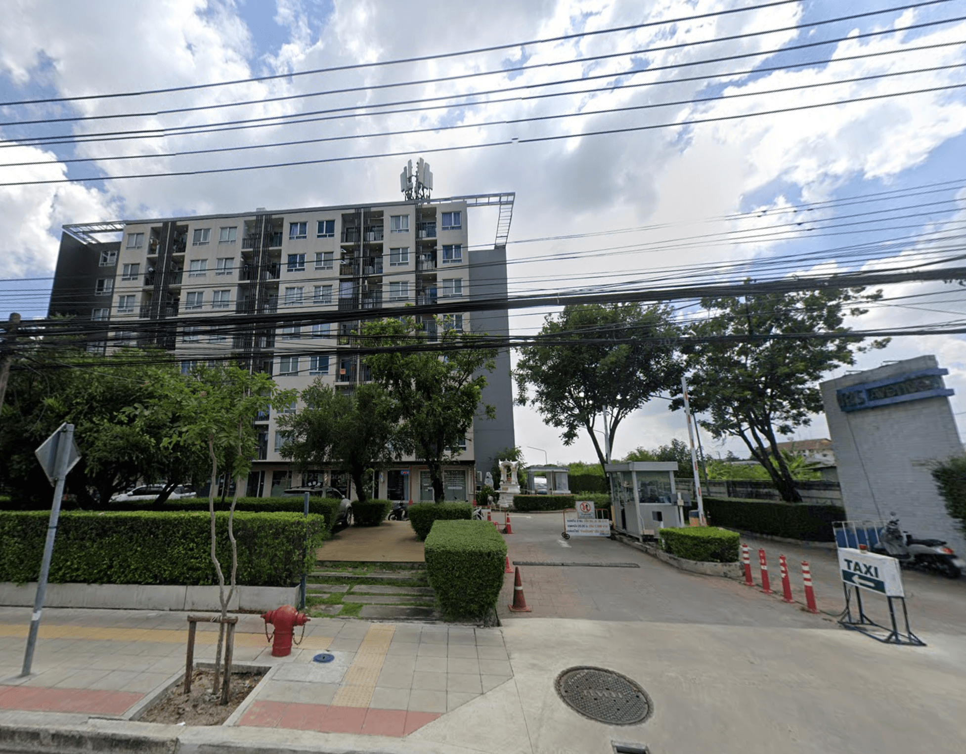 Iris Avenue Onnuch Wongwaen - Bangkok condo exterior and facilities
