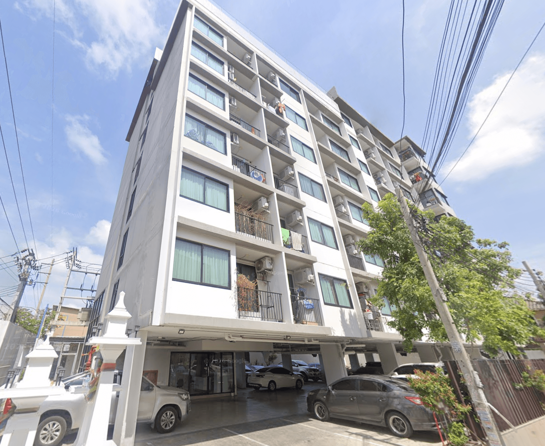 Kuruthani Grand Condo - Bangkok condo exterior and facilities