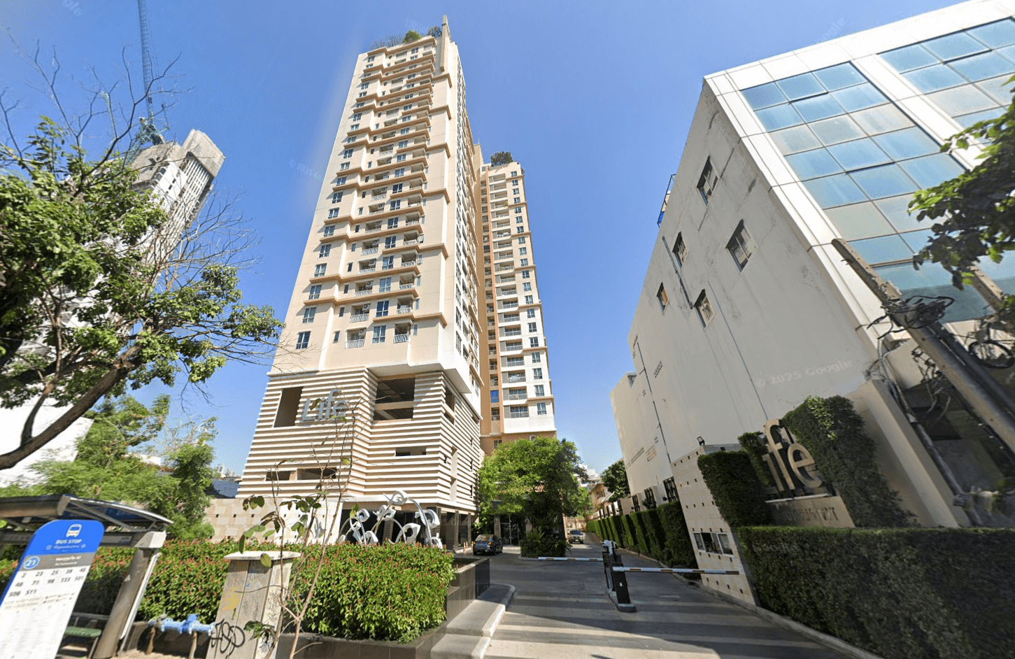Life at Sukhumvit 65 - Bangkok condo exterior and facilities