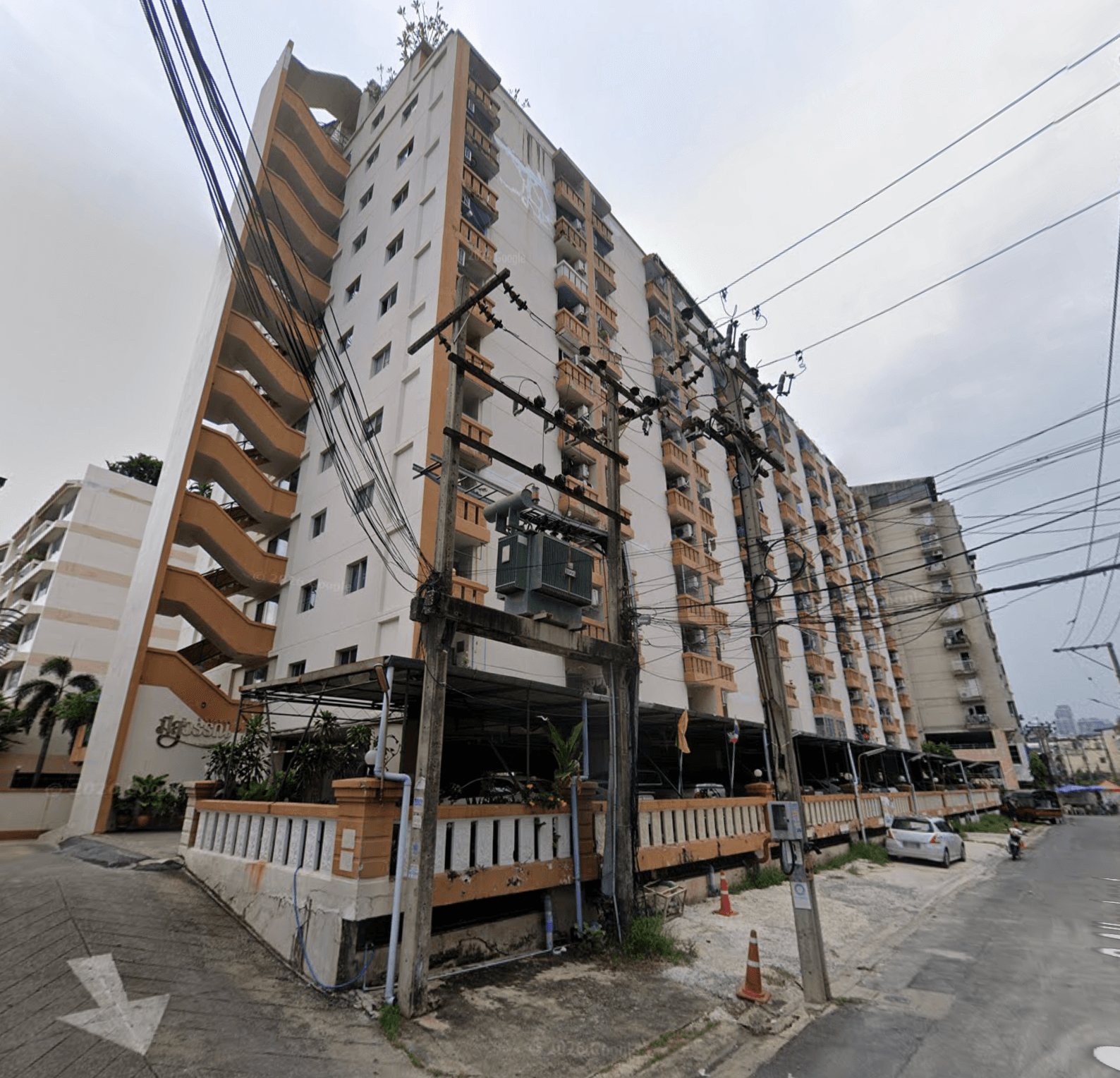 Mee Suwan Tower - Bangkok condo exterior and facilities