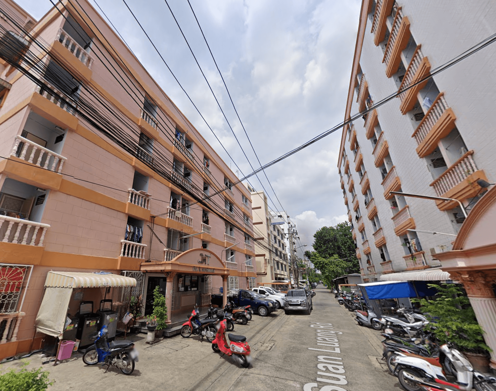 MT Condominium - Bangkok condo exterior and facilities