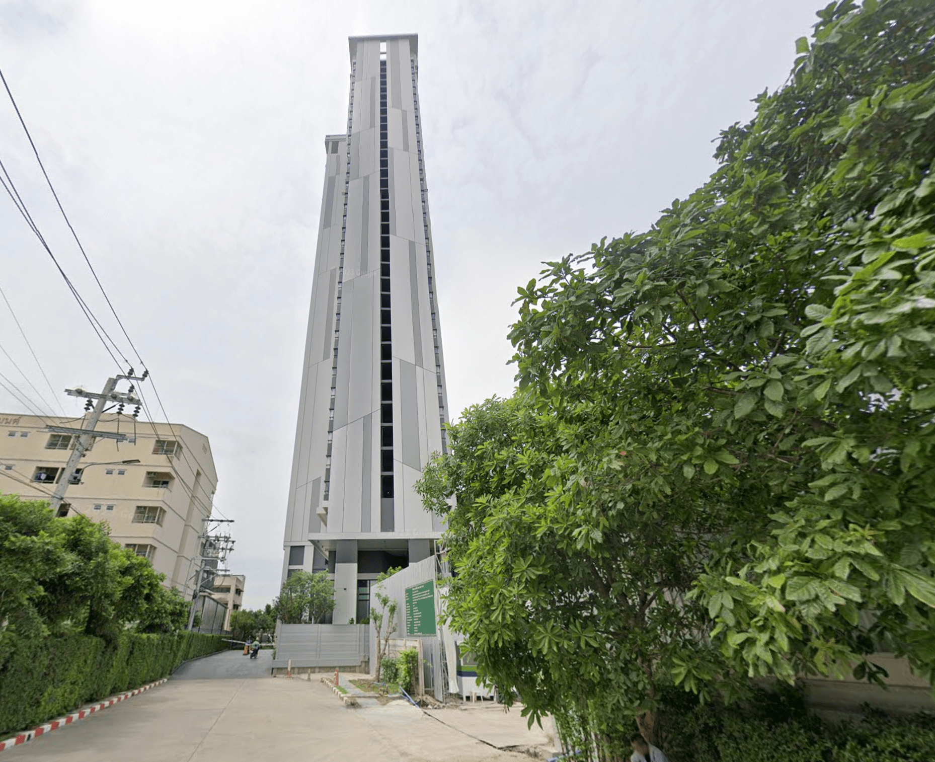 Niche Mono Mega Space Bang Na - Bangkok condo exterior and facilities