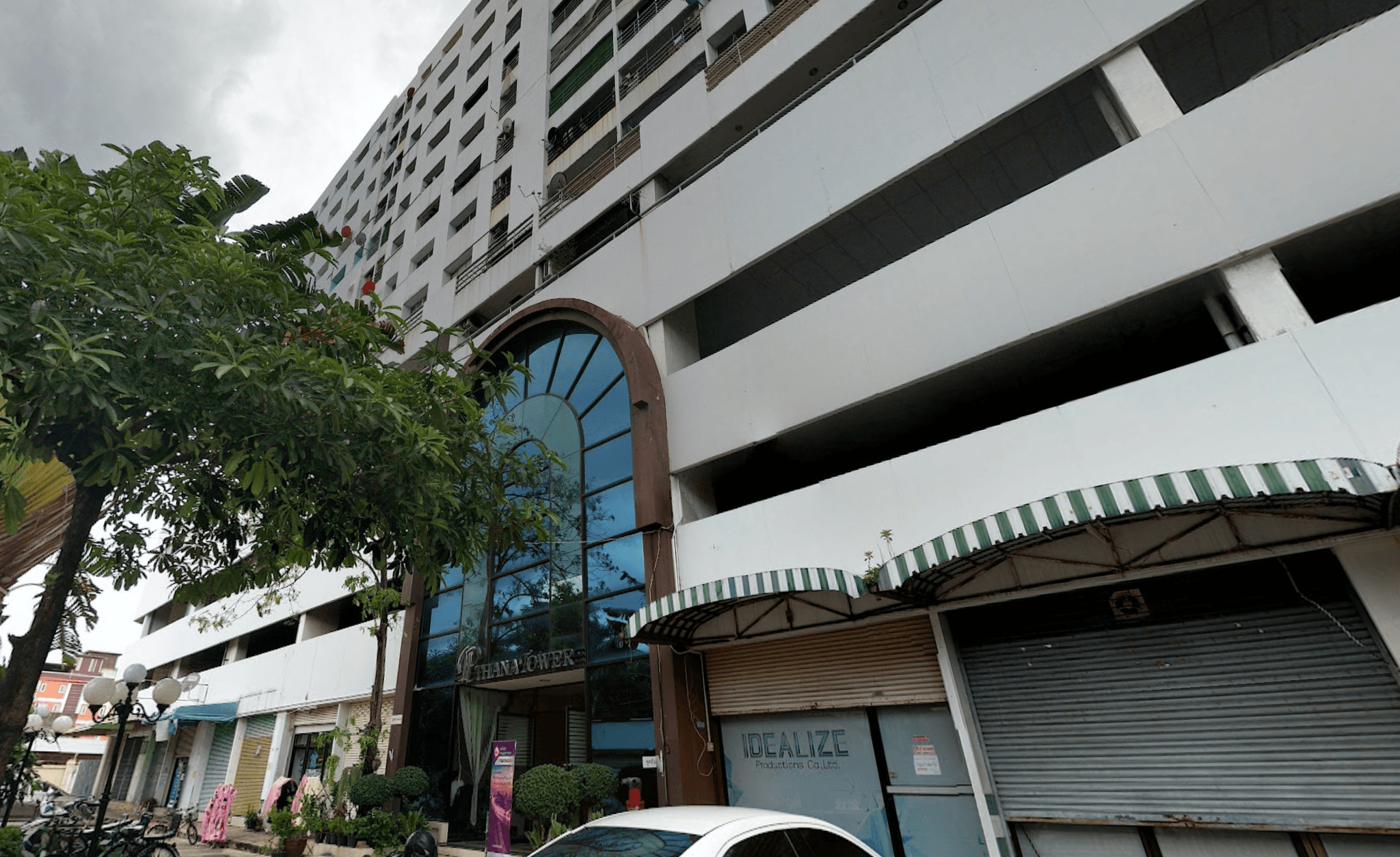 P. Thana Tower 2 - Bangkok condo exterior and facilities
