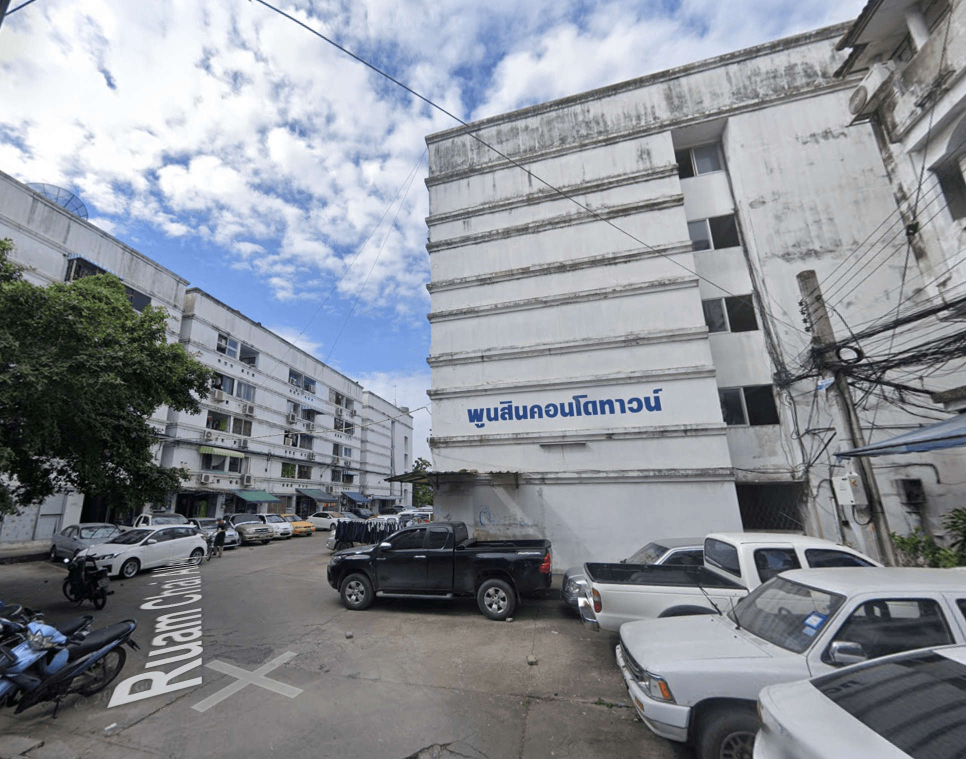 Phun Sin Condo Town - Bangkok condo exterior and facilities