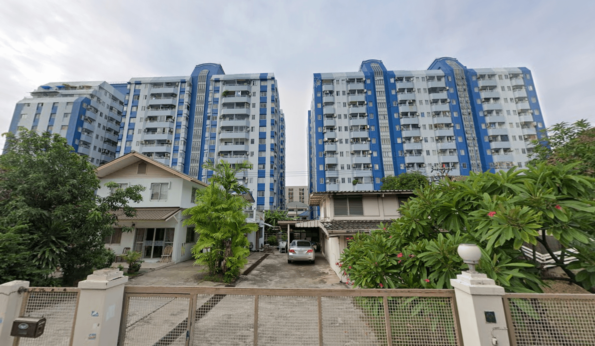 Sawasdee Bangkok Condominium - Bangkok condo exterior and facilities