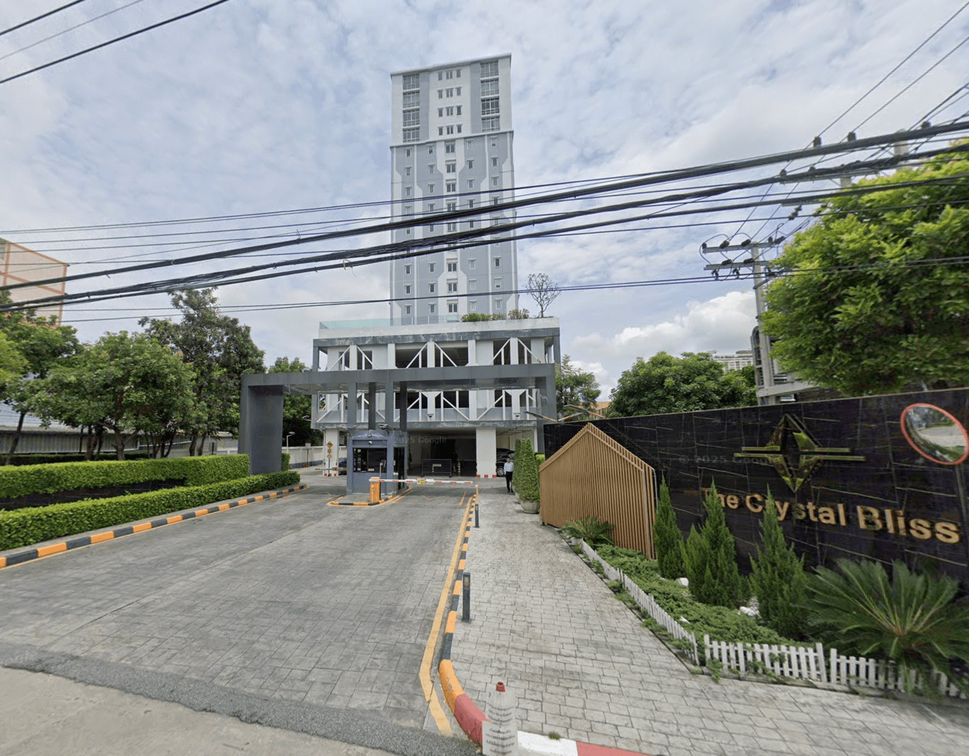 The Crystal Bliss Condo @Rattabathibet - Bangkok condo exterior and facilities