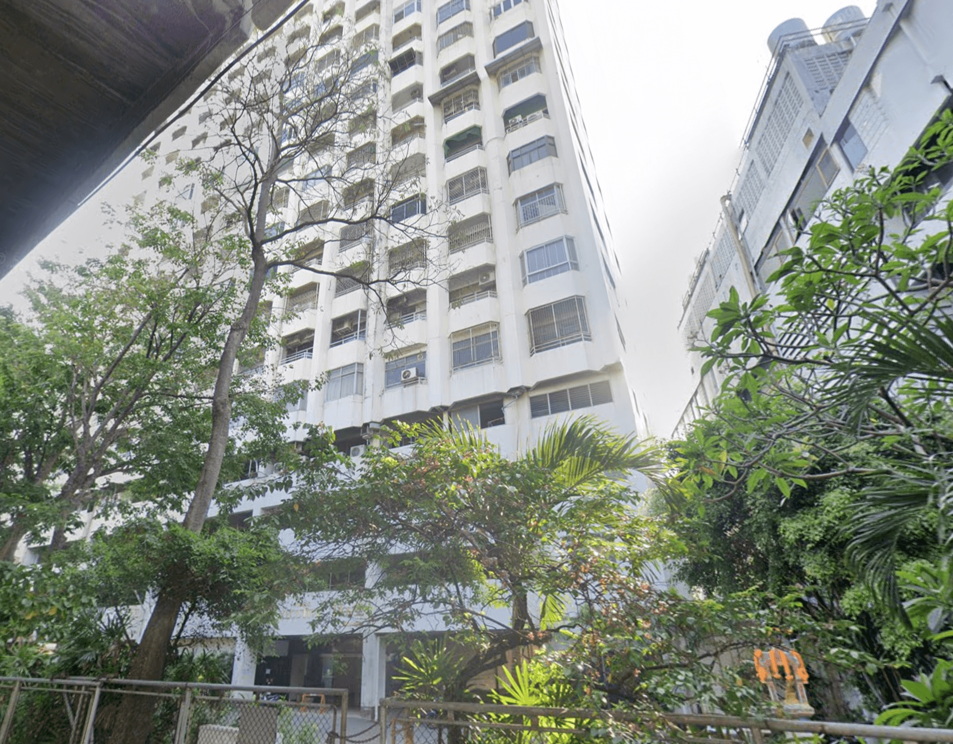 The Executive House - Bangkok condo exterior and facilities
