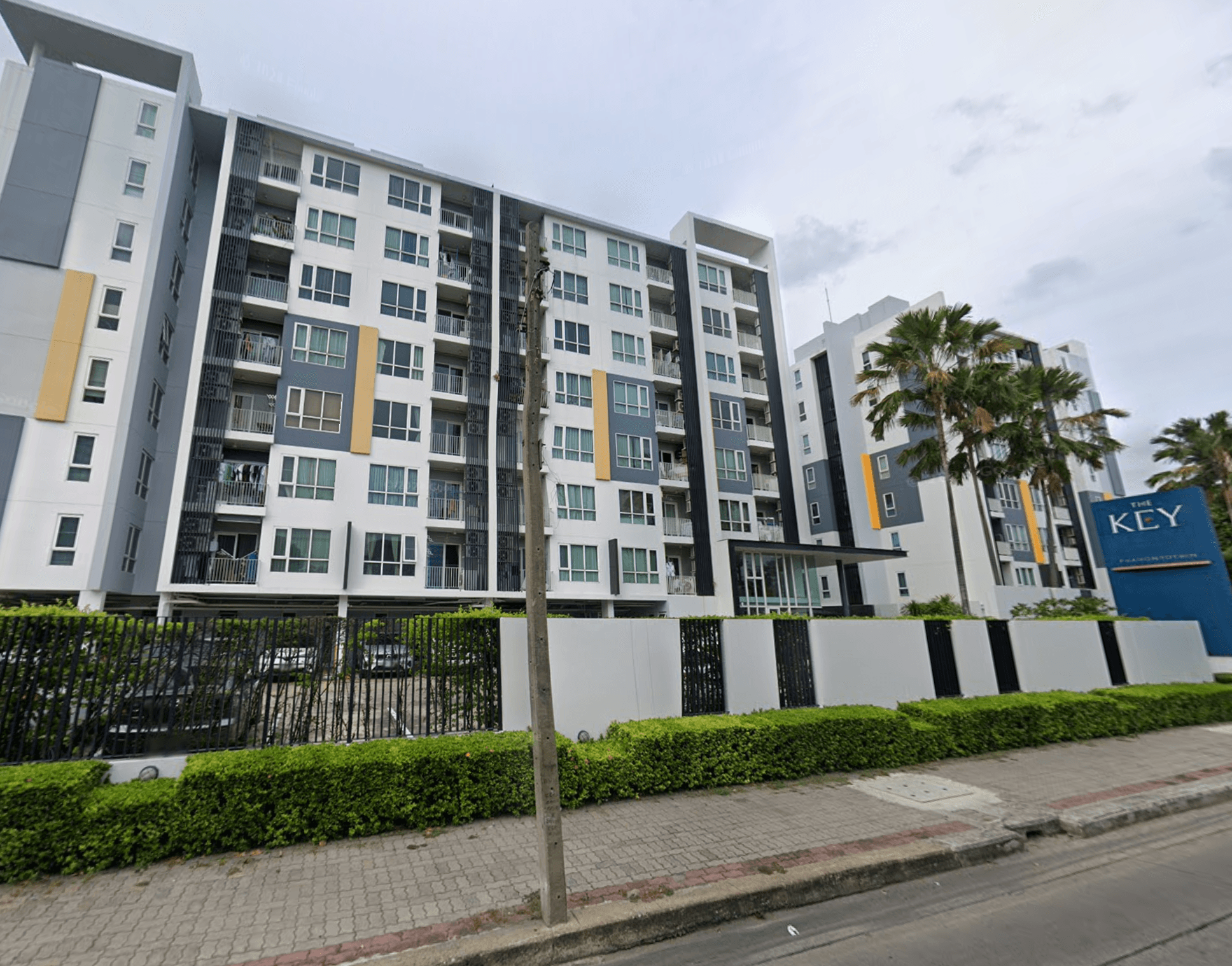 The Key Phahonyothin - Bangkok condo exterior and facilities