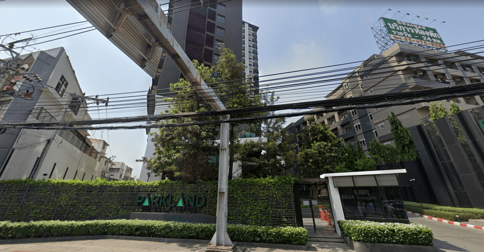 The Parkland Phet Kasem-Tha Phra - Bangkok condo exterior and facilities