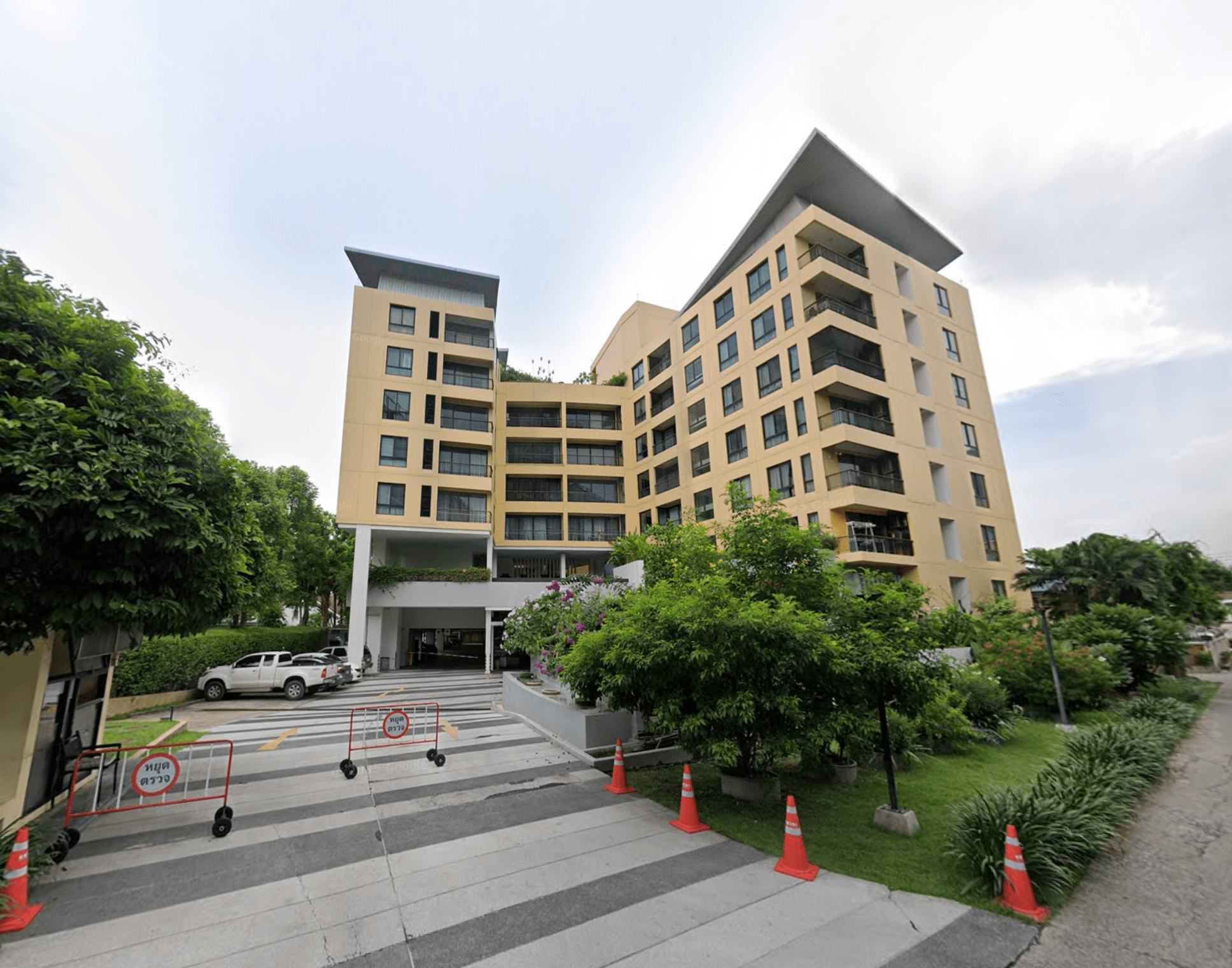 The Sense Sukhumvit Condominium - Bangkok condo exterior and facilities