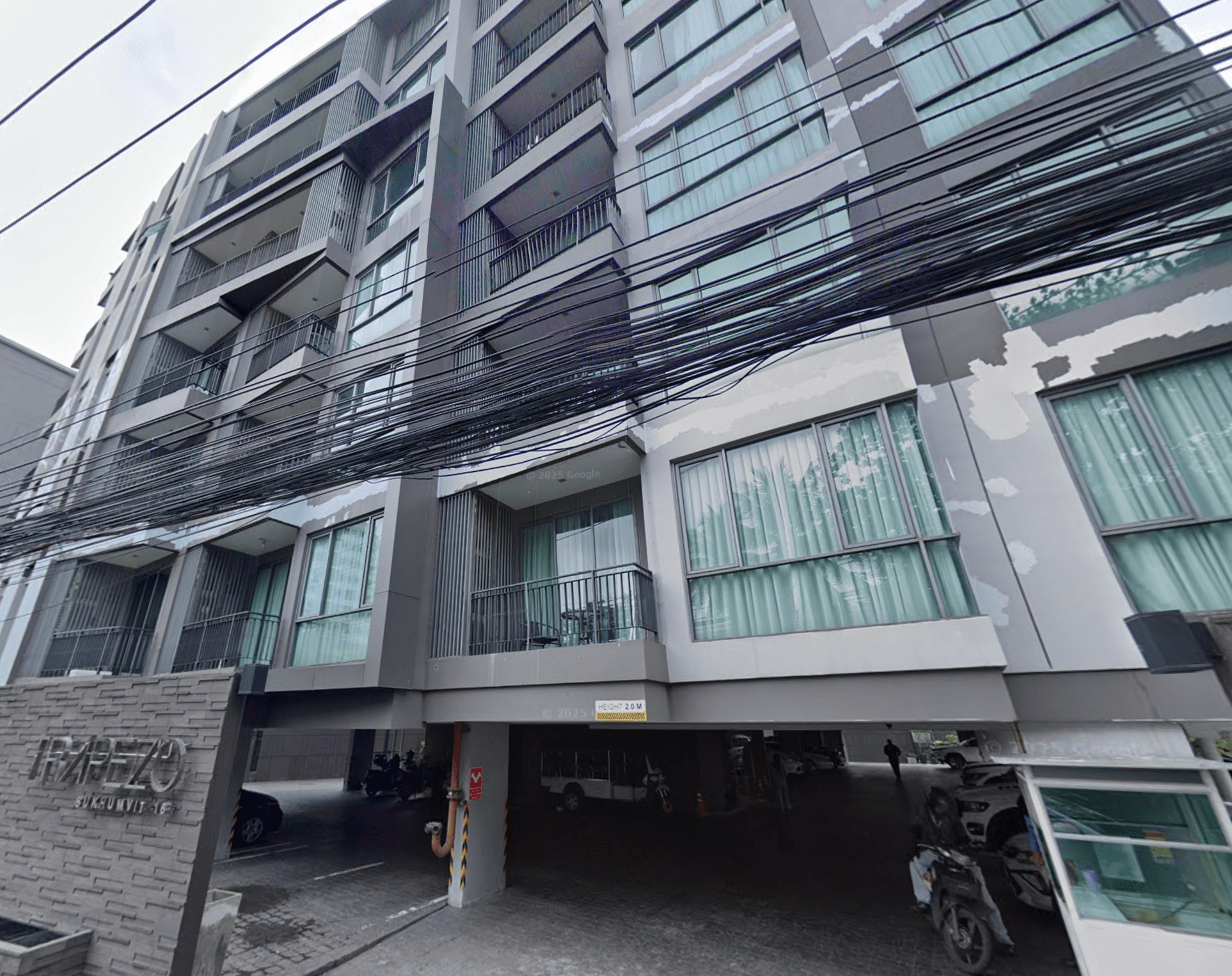 Trapezo Sukhumvit 16 - Bangkok condo exterior and facilities