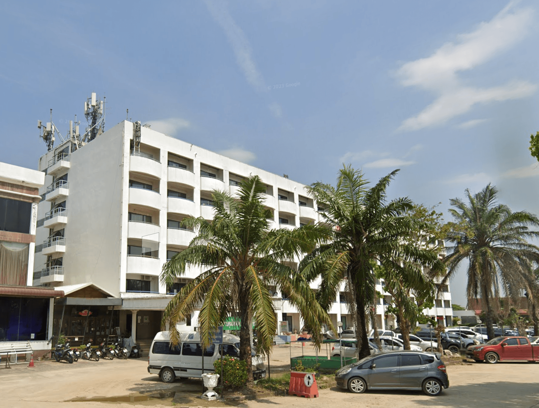 Vibhavadi Center Condotel - Bangkok condo exterior and facilities