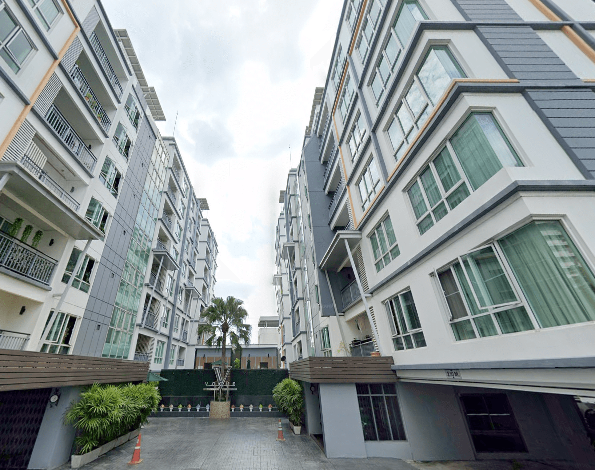 Vogue Condominium Sukhumvit 16 - Bangkok condo exterior and facilities